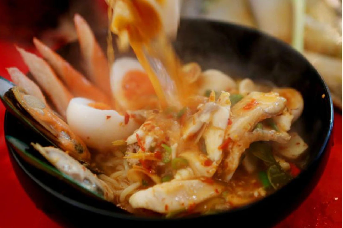 ก๋วยเตี๋ยวต้มยำ ร.ศ.229 เมนูเด็ดรสแซ่บซี้ด ย่านพระประแดง