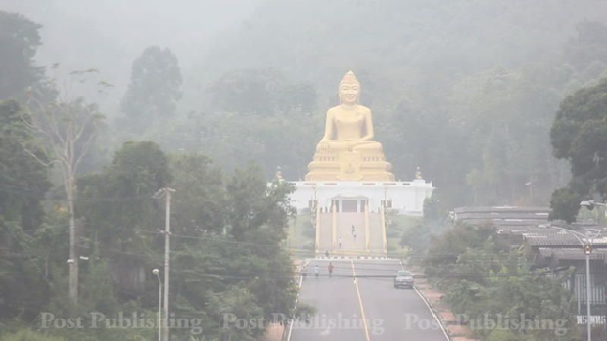 "Hazardous" Indonesian haze blanket widens over South (Updated)