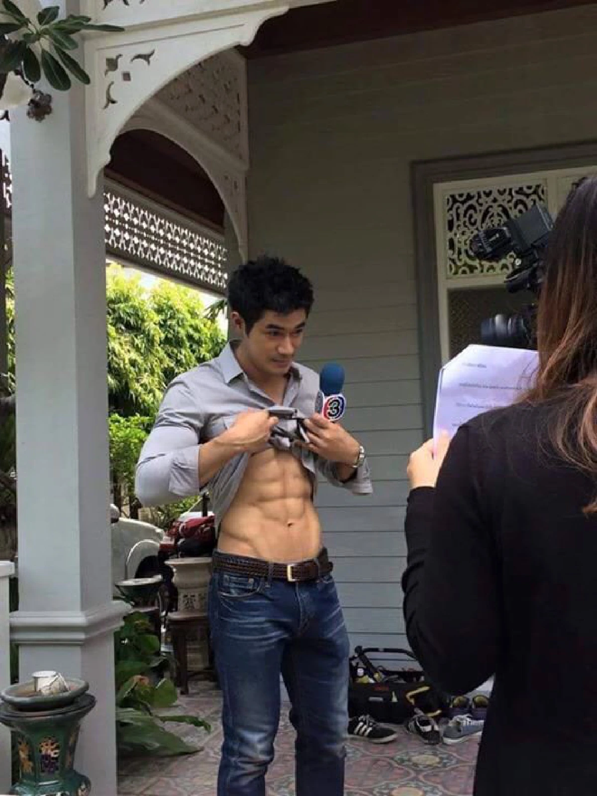 ซิคแพกแน่น! โอม อัชชา อวดหุ่นใหม่กล้ามเป็นมัดๆ