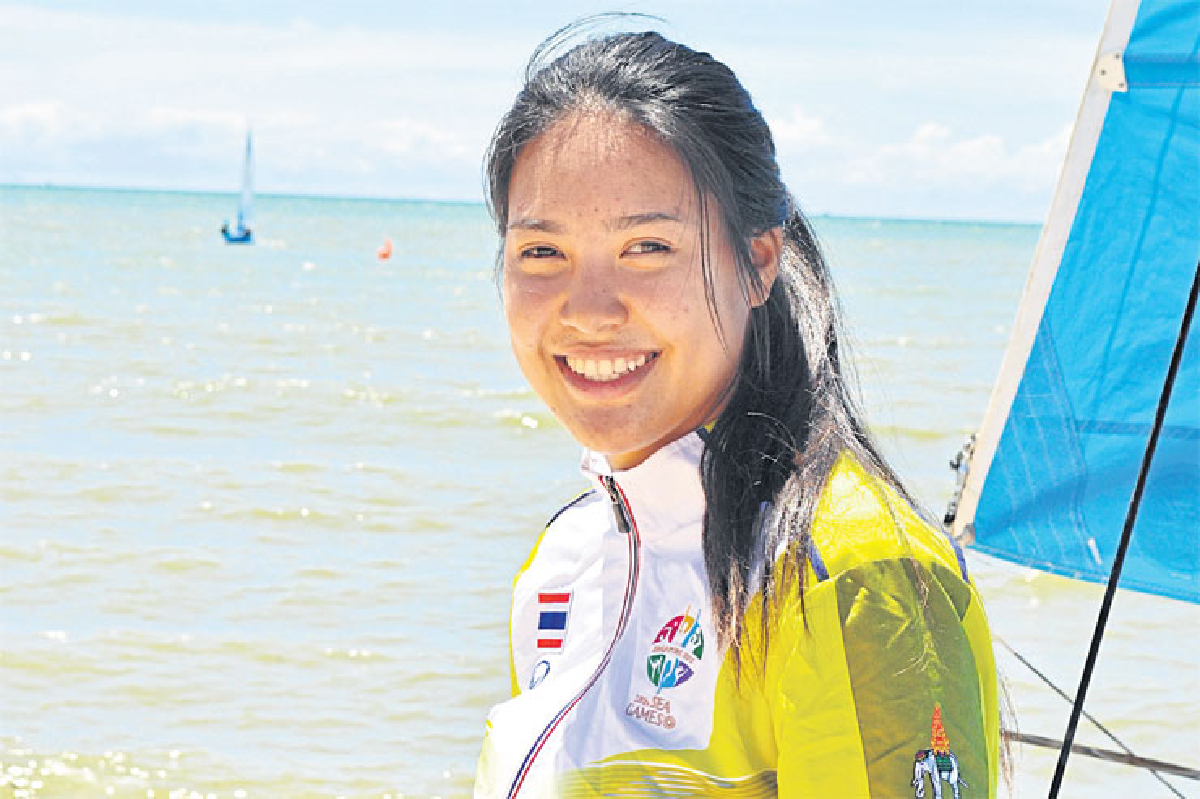 กมลวรรณ จันทร์ยิ้ม กางใบผ่อนคลายในสายลม กมลวรรณ จันทร์ยิ้ม กางใบผ่อนคลายในสายลม
