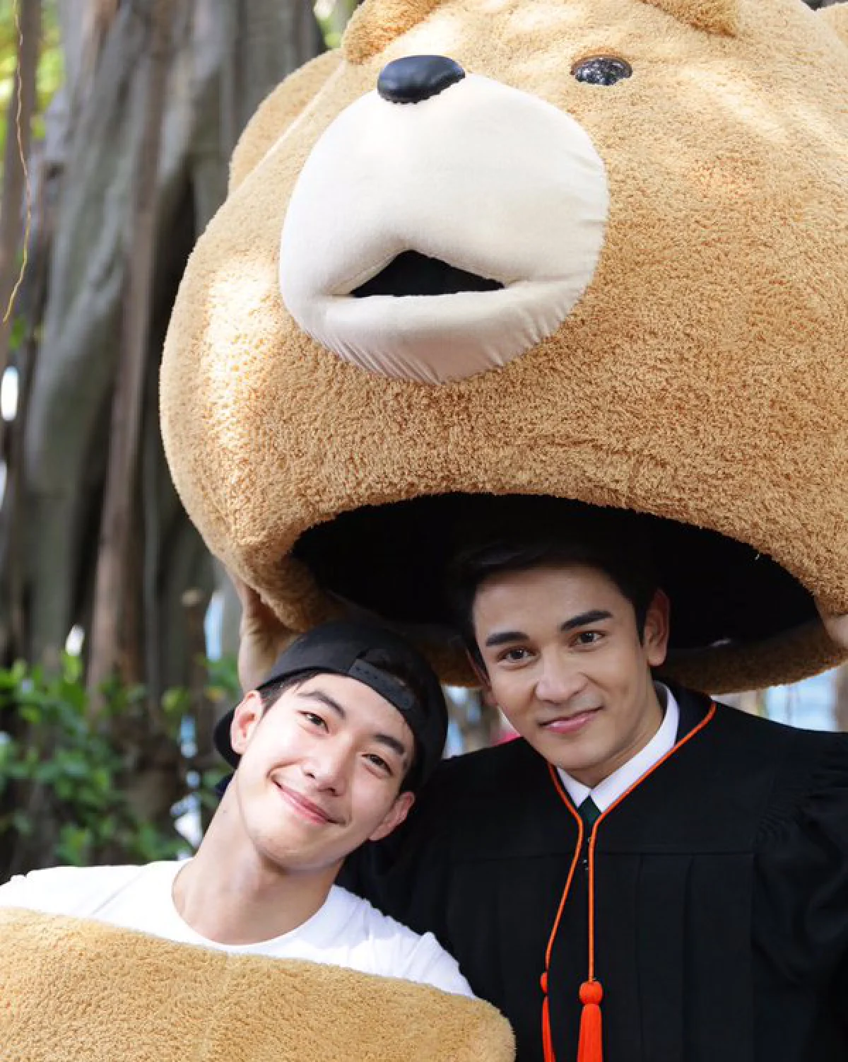 กัน นภัทร ปลื้ม!รับปริญญา แฟนคลับใจป้ำให้ทอง 10 บาท