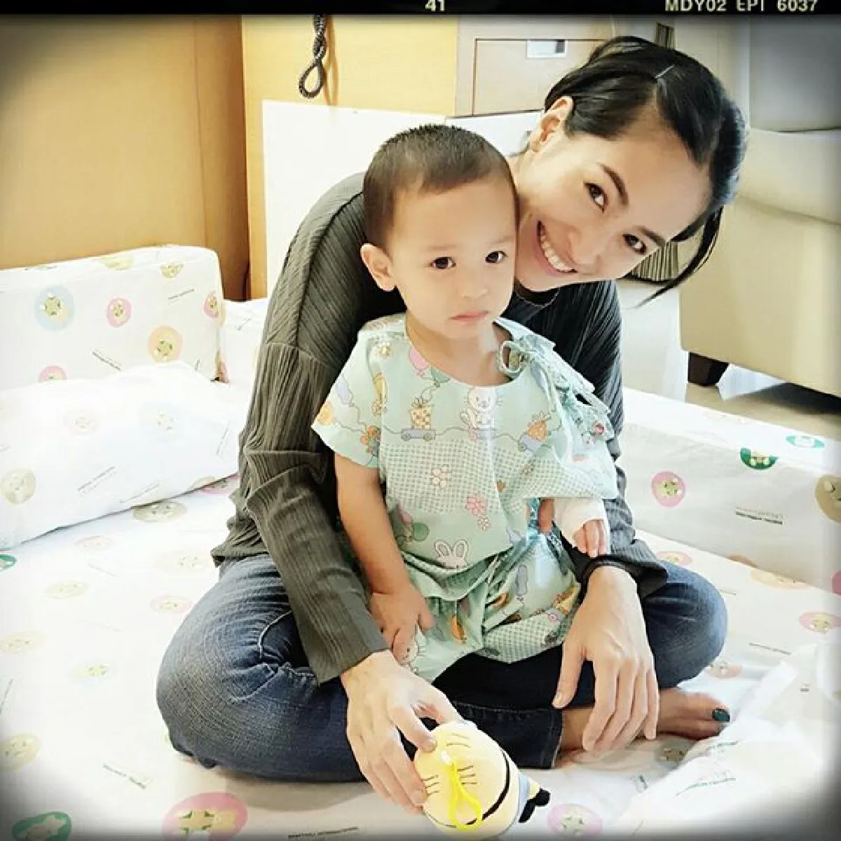 รู้สึกไร้ค่า! พลอย เซ็งป่วยเข้ารพ.บ่อย อดทำงาน-ดูแลลูก
