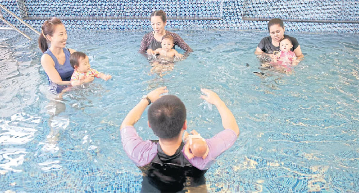 ลิตเติ้ล เวล สอนลูกน้อยให้ว่ายน้ำ