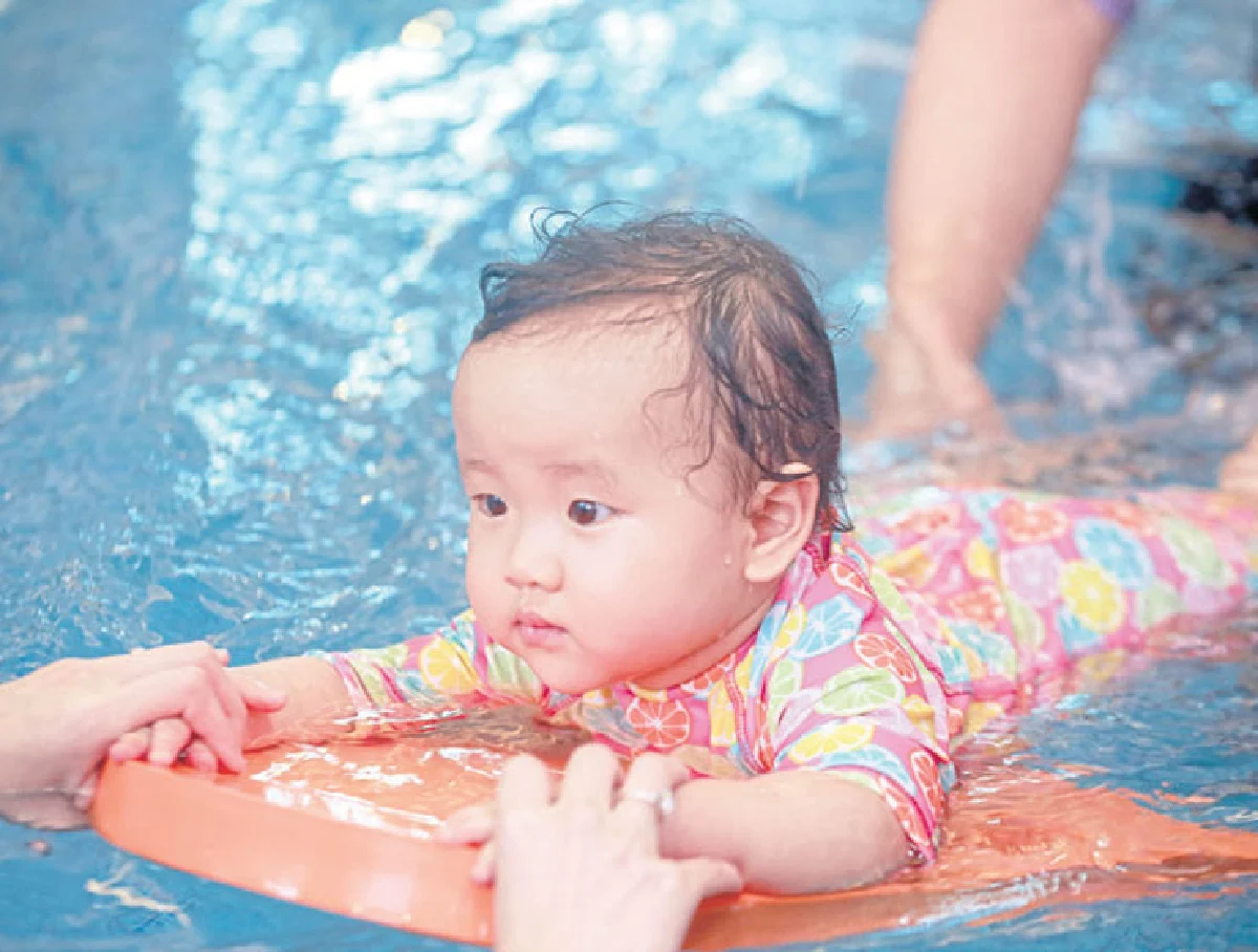 ลิตเติ้ล เวล สอนลูกน้อยให้ว่ายน้ำ