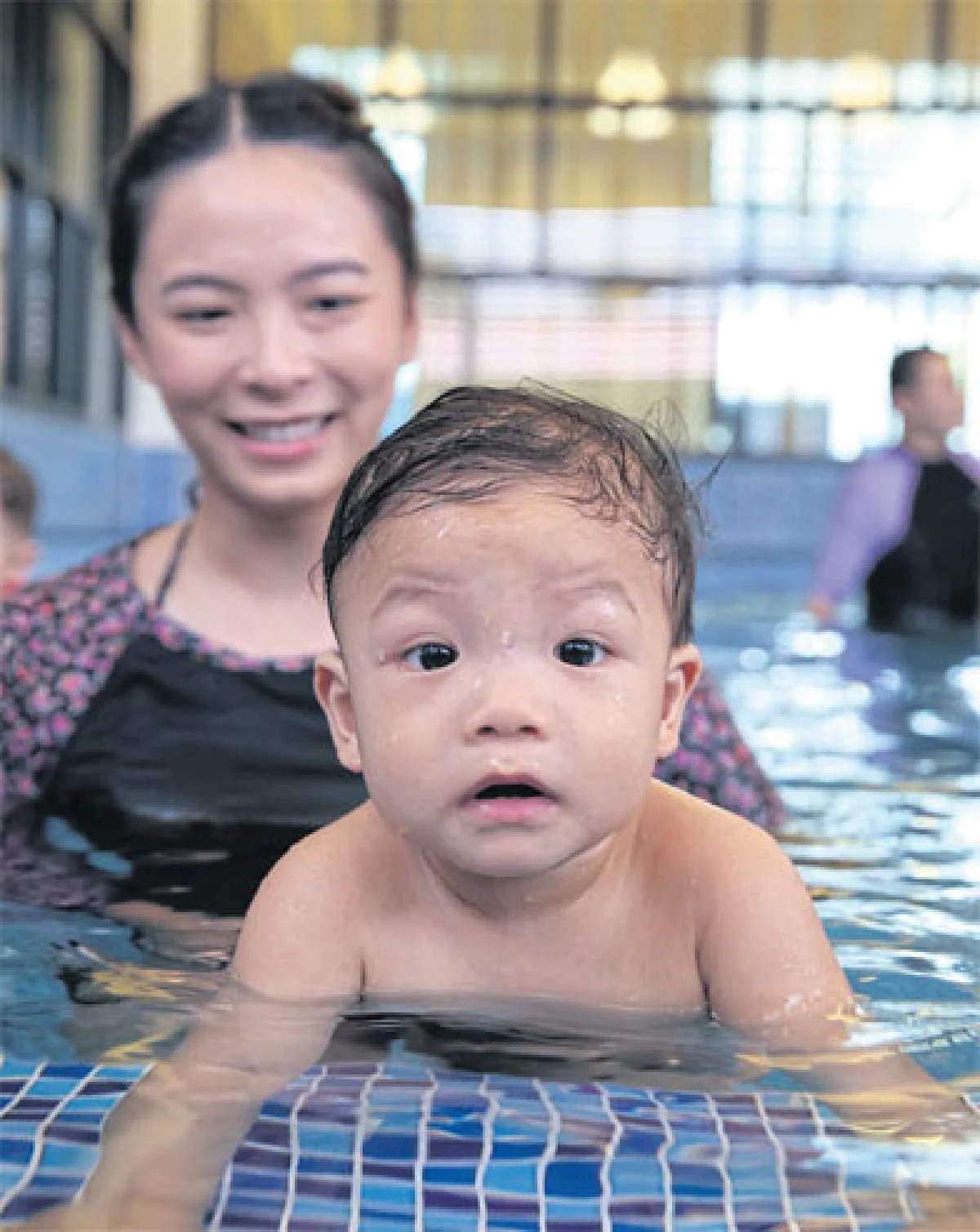 ลิตเติ้ล เวล สอนลูกน้อยให้ว่ายน้ำ