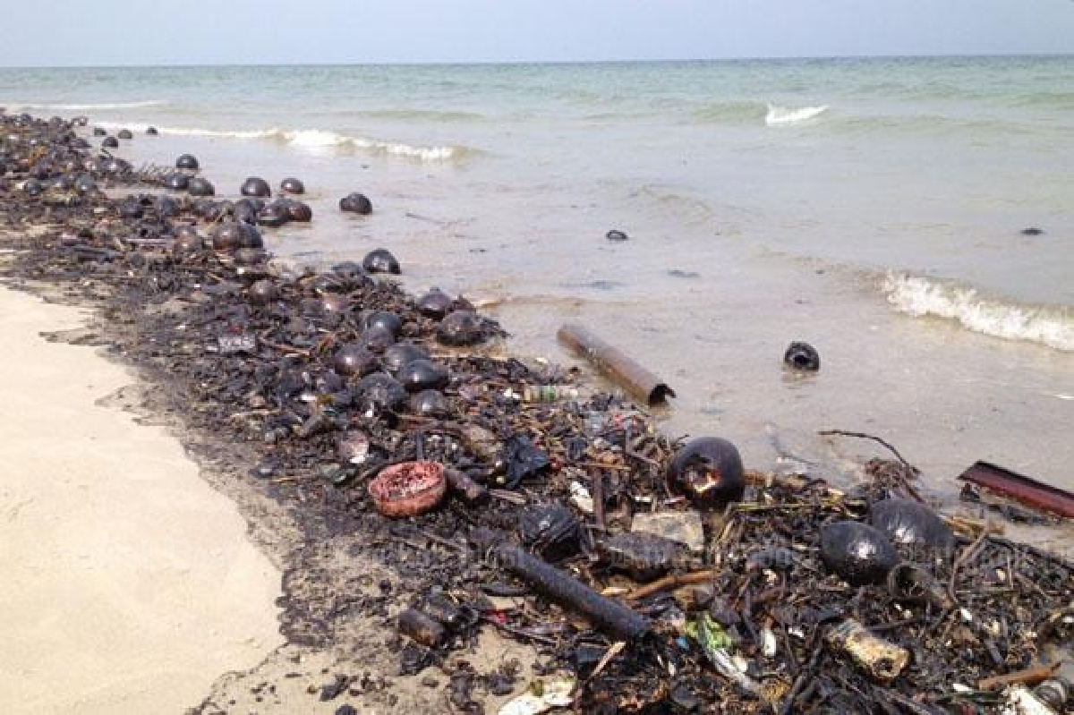 (UPDATE #4) Hua Hin oil slick: From oil tanker? Fishing boats? Still not sure.