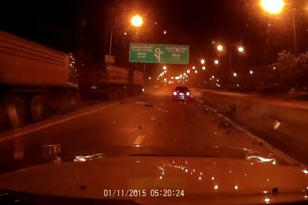 เผยคลิปอุทาหรณ์เก๋งเปลี่ยนเลนกระชั้นชิดก่อนเสียหลักชนเละ