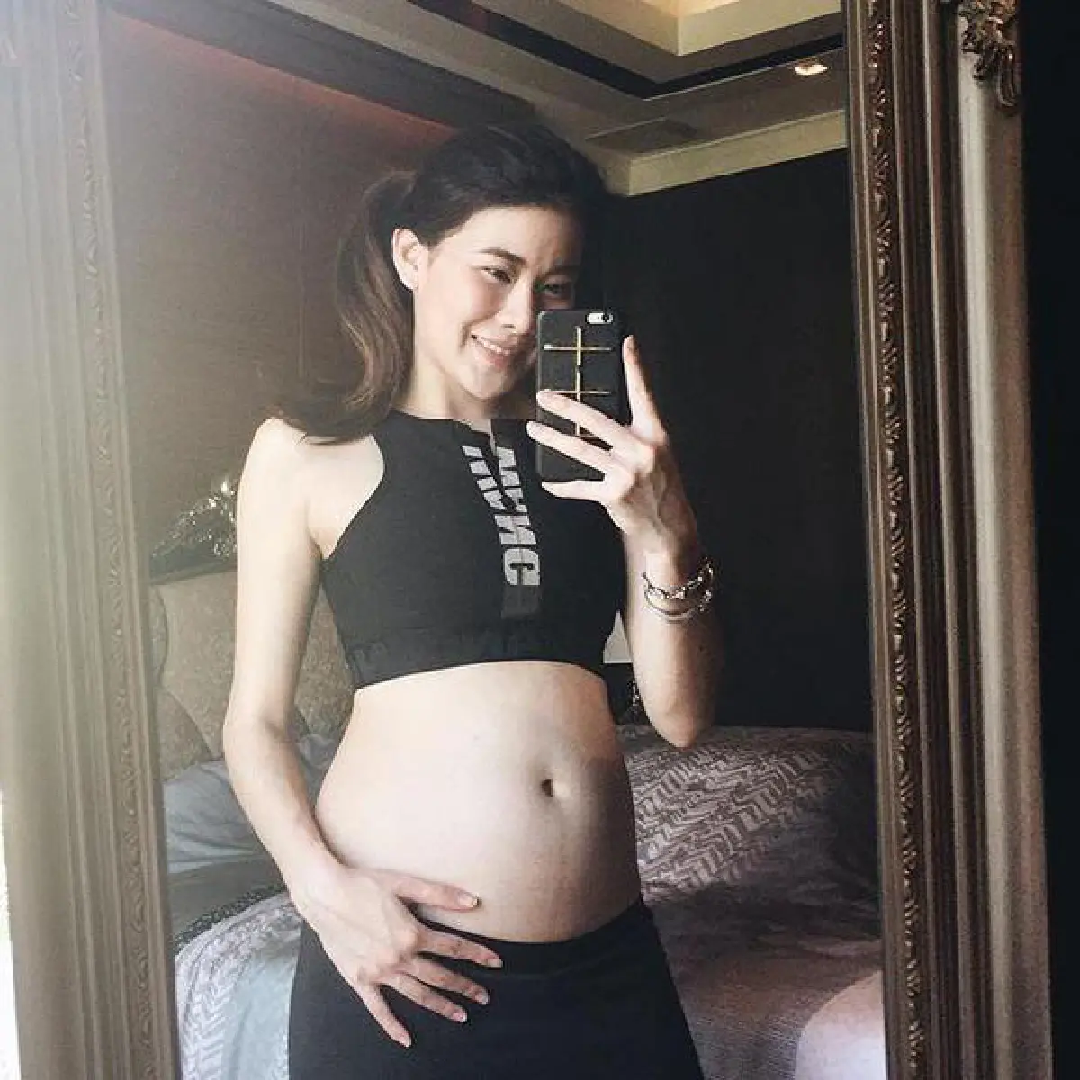 ว่าที่คุณแม่มือใหม่! แนน ปิยะดา โชว์ท้องสาว 20 สัปดาห์