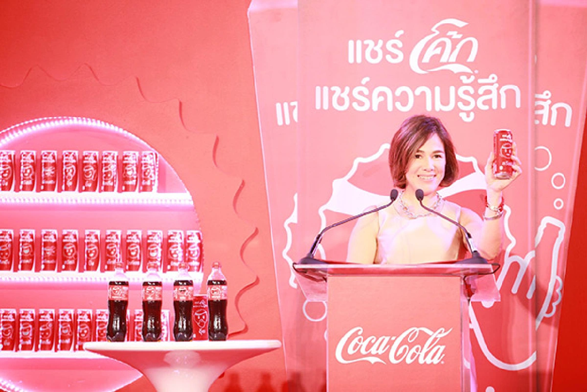 ‘โค้ก’ นำเทรนด์ฮิตส่ง ‘Emoticon’ ออนไลน์มาวาดลวดลายในชีวิตจริง ชวนชาวไทย “แชร์โค้ก แชร์ความรู้สึก” ด้วย ‘โค้ก Emoticon’