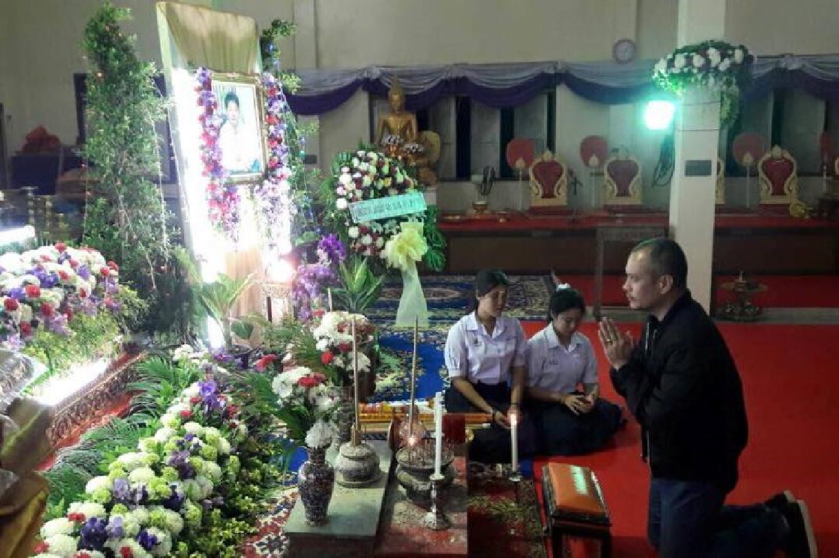 เต้นร่วมงานศพ "เสี่ยอู๊ด" เผยรู้จักในเรือนจำเอาข้าวมาแบ่งให้ เต้นร่วมงานศพ "เสี่ยอู๊ด" เผยรู้จักในเรือนจำเอาข้าวมาแบ่งให้