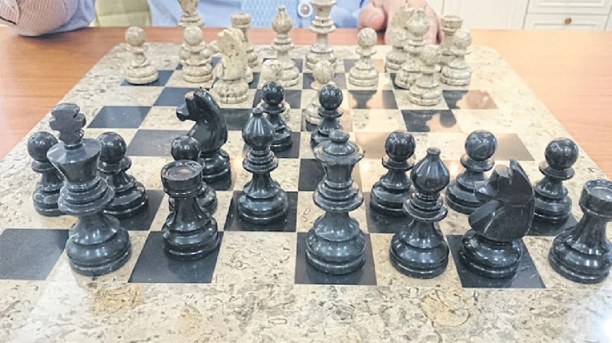 มุมเล่นหมากรุก ของ ชัยพฤกษ์ เสรีรักษ์