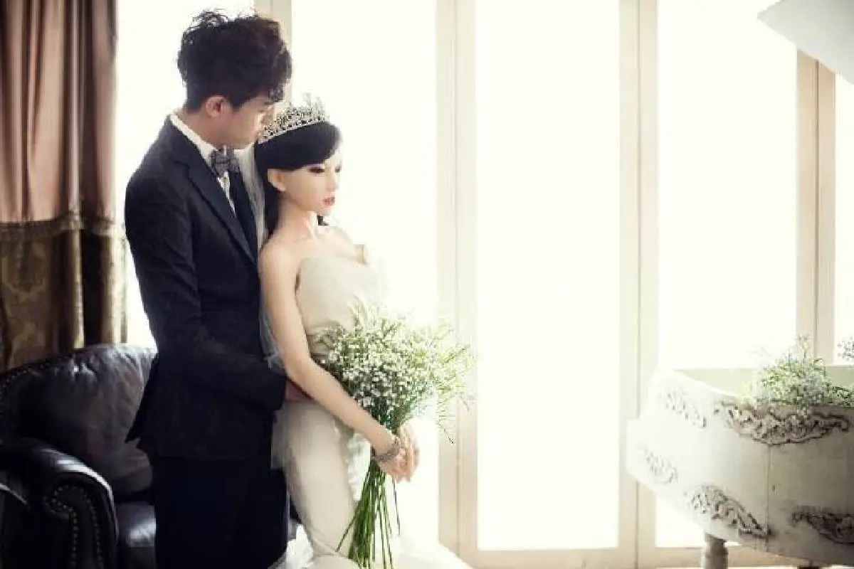 หนุ่มถ่ายพรีเวดดิ้งคู่ตุ๊กตายาง เผยใกล้ตายกลัวสาวเป็นหม้าย