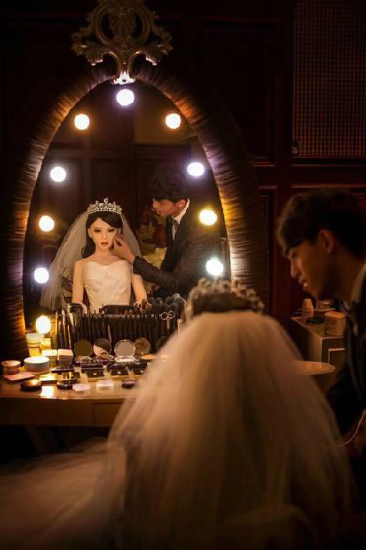 หนุ่มถ่ายพรีเวดดิ้งคู่ตุ๊กตายาง เผยใกล้ตายกลัวสาวเป็นหม้าย