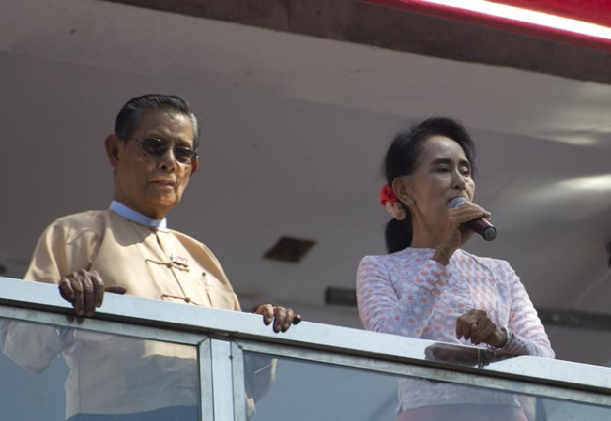 Myanmar army chief agrees to talks as Suu Kyi's party nears majority (Updated Thursday)