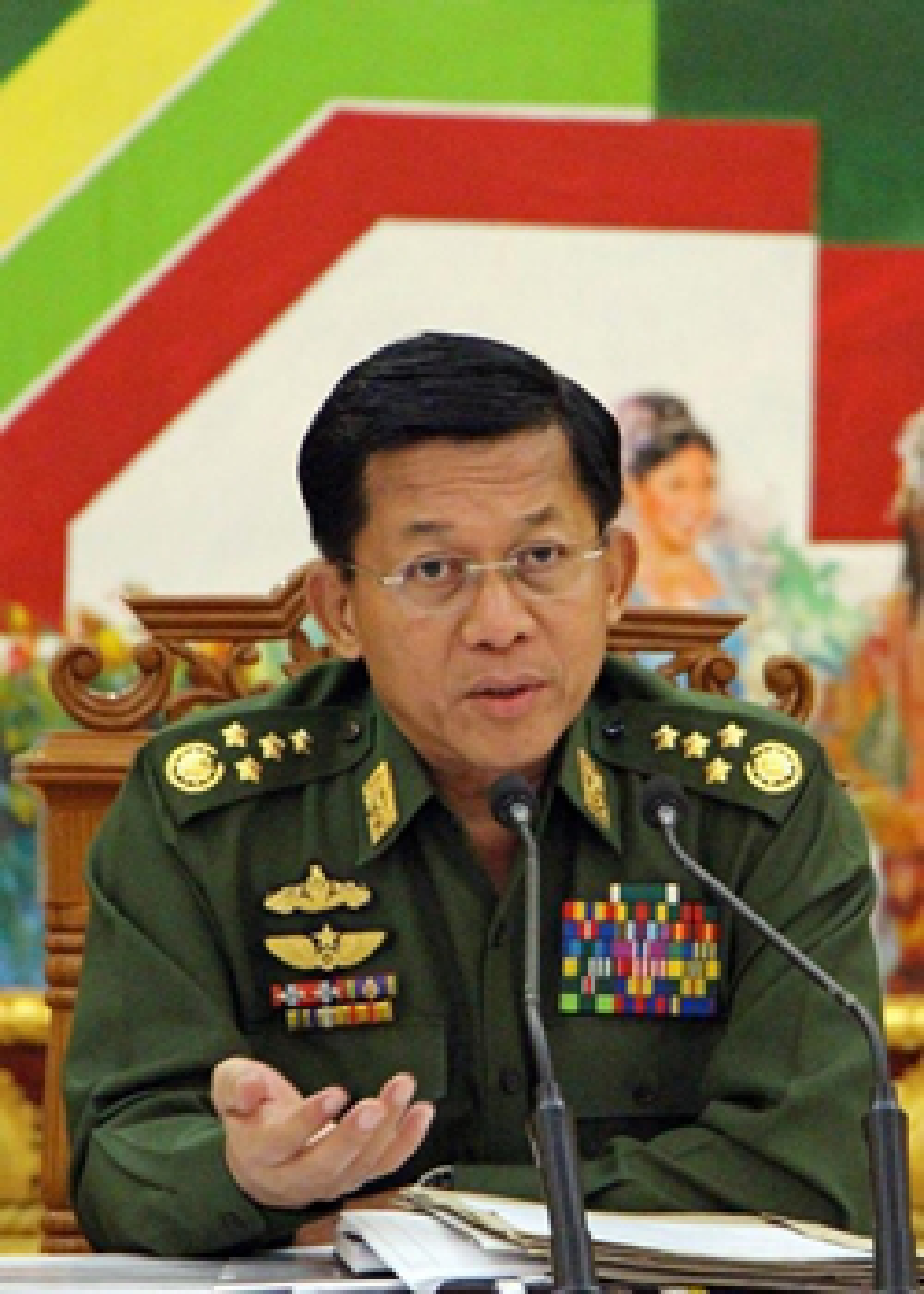 Myanmar army chief agrees to talks as Suu Kyi's party nears majority (Updated Thursday)