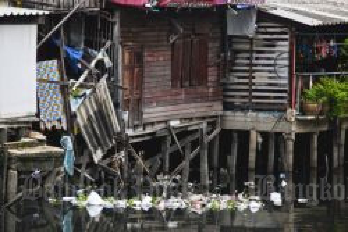 Bangkok canal cleanup begins