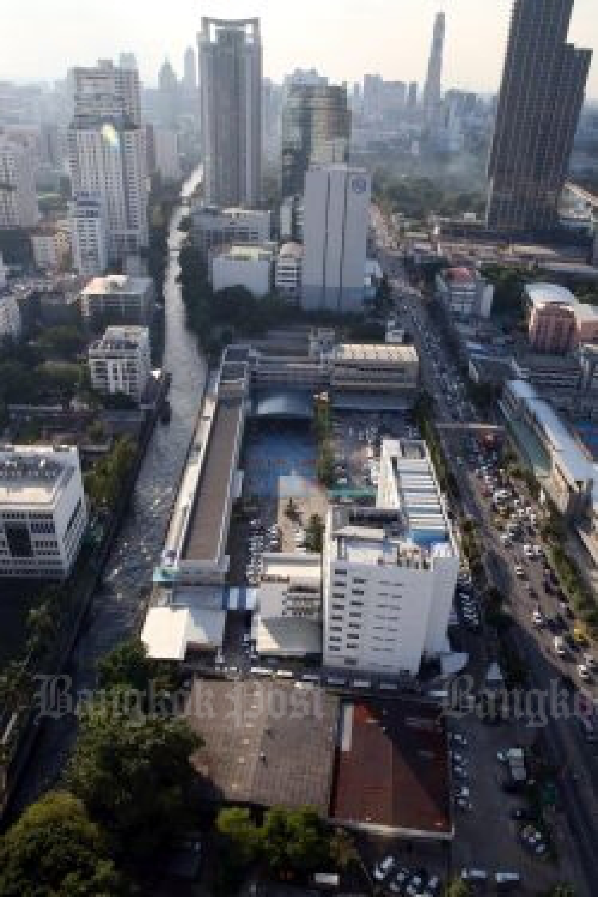 Bangkok canal cleanup begins