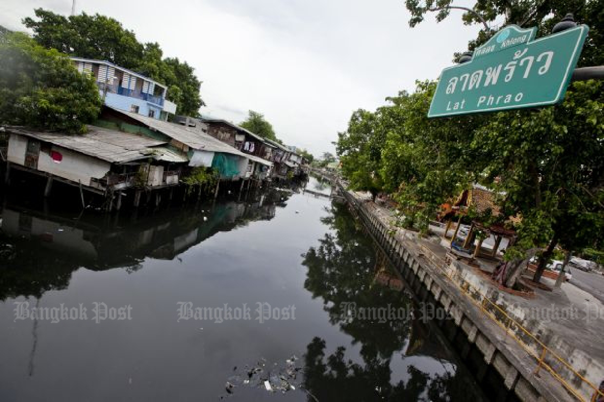 Bangkok canal cleanup begins