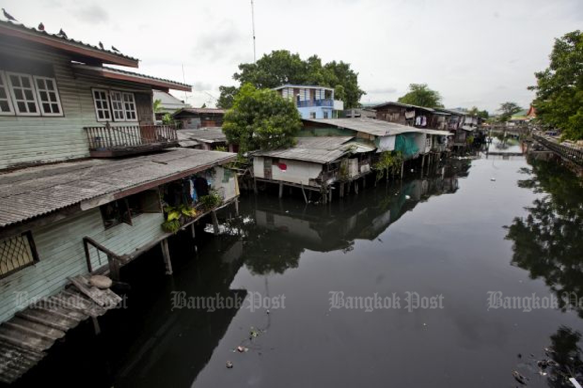 Bangkok canal cleanup begins