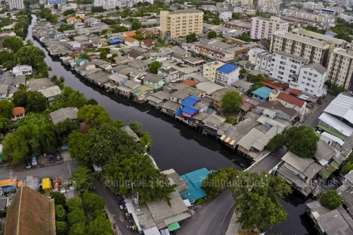 Bangkok canal cleanup begins