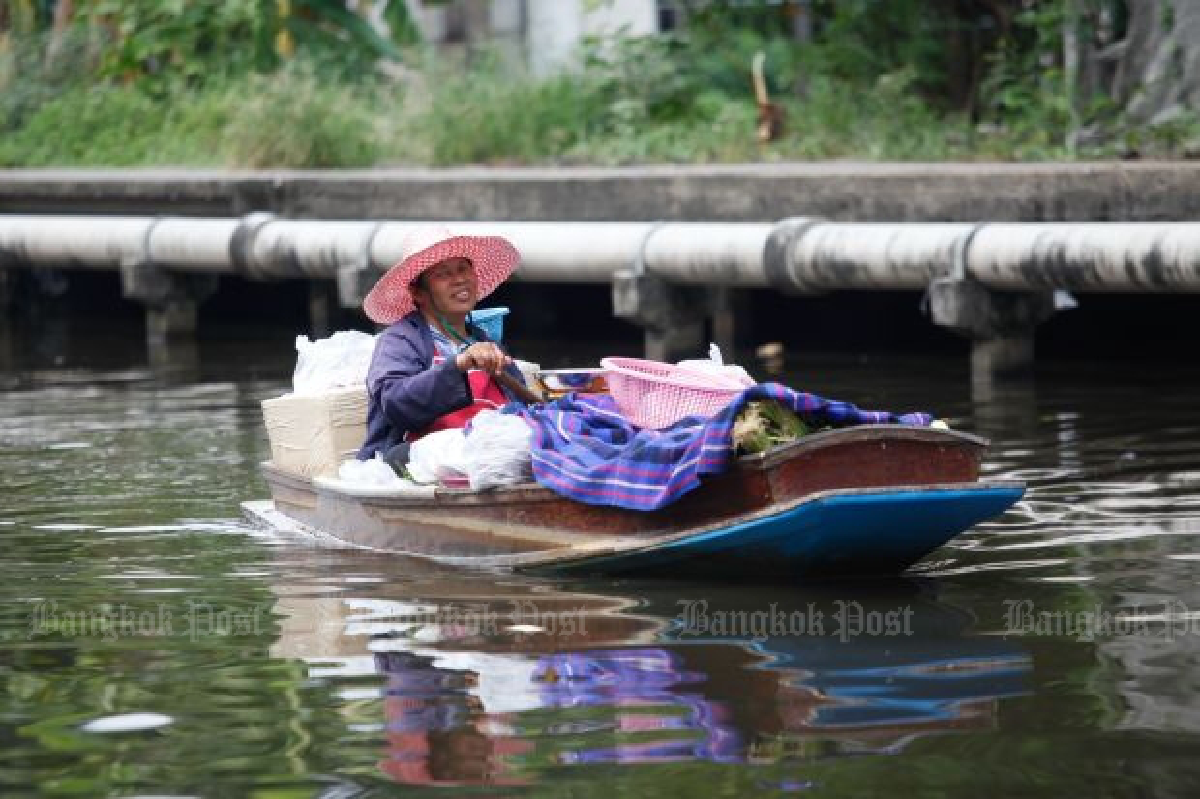 Bangkok canal cleanup begins