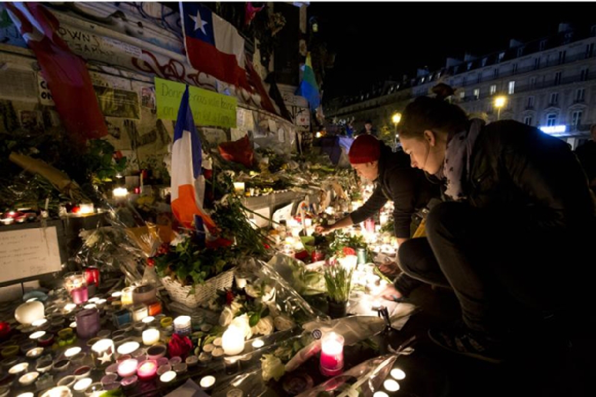 France strikes IS in Syria as police hunt suspects