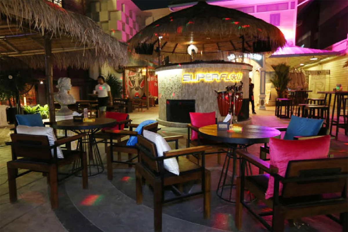 ชิลชายทะเลกลางกรุง ซูเปอร์โฟลว์ ซิตี้ บีช คลับ