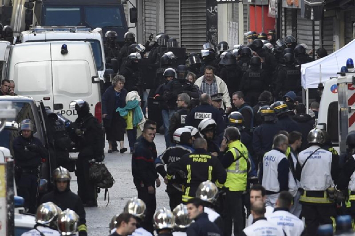 Mastermind targeted, 2 killed, 7 arrested in Paris (Updated Thursday)