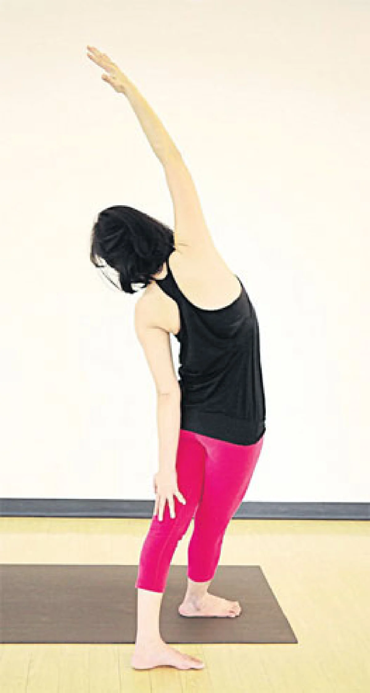 ท่า ยืนขาไขว้ ยืดด้านข้าง (ต่อ)