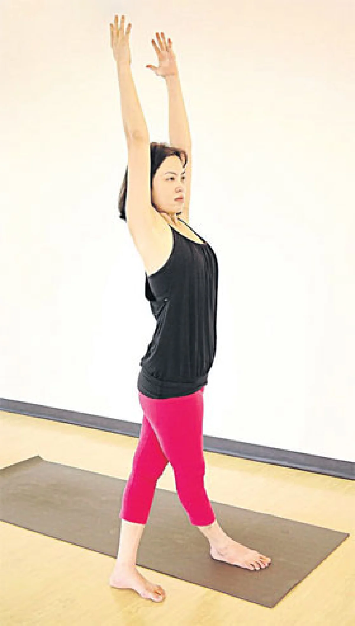 ท่า ยืนขาไขว้ ยืดด้านข้าง (ต่อ)