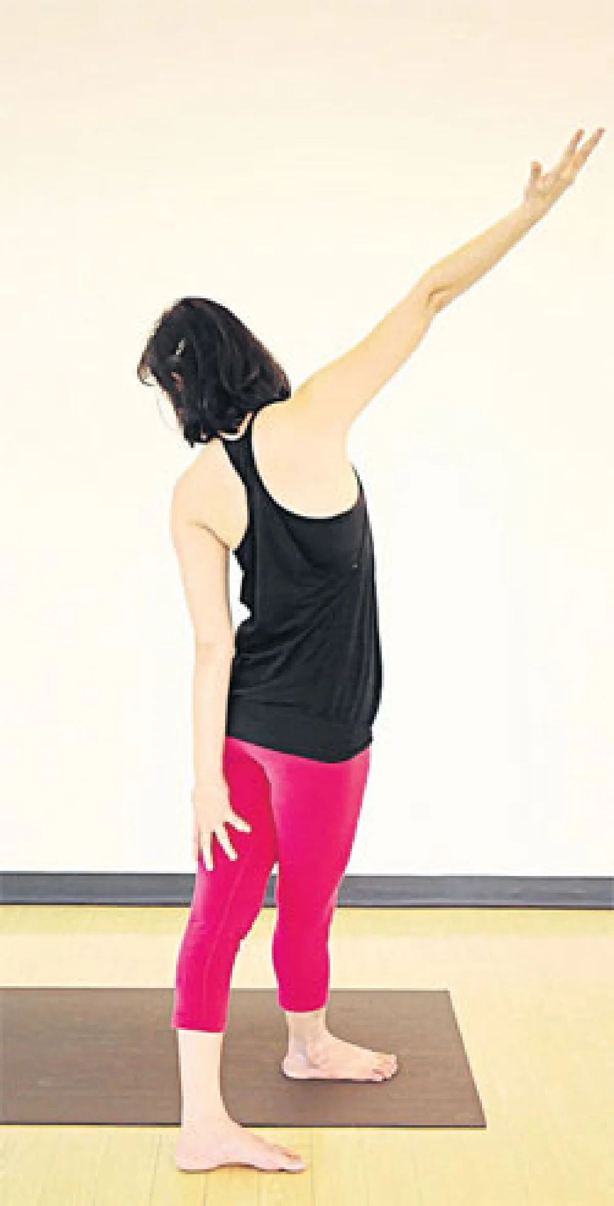 ท่า ยืนขาไขว้ ยืดด้านข้าง (ต่อ)