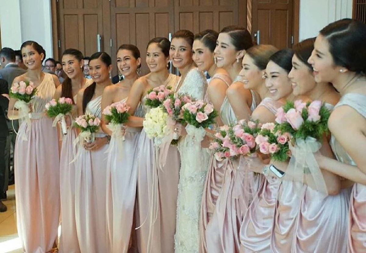 สวยเจิดทั้งงาน! แก๊งเพื่อนเจ้าสาวงานแต่ง เอมมี่-ไฮโซเจมส์