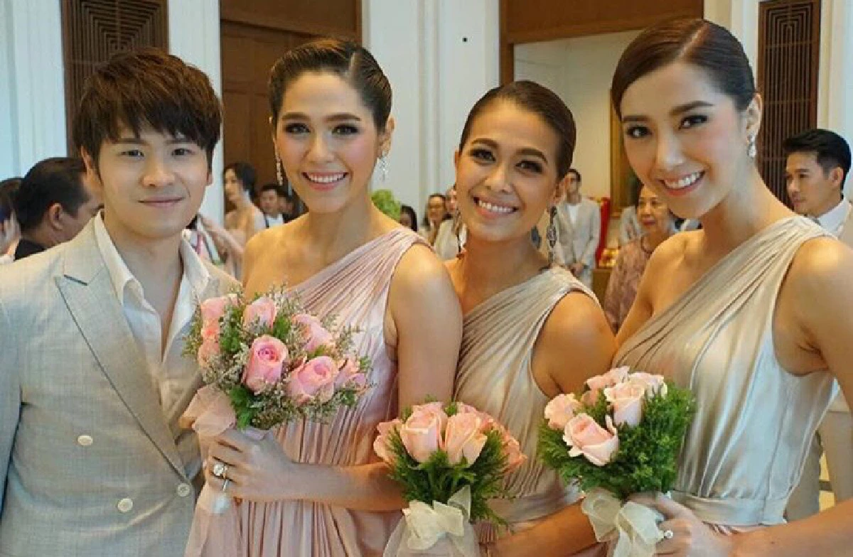 สวยเจิดทั้งงาน! แก๊งเพื่อนเจ้าสาวงานแต่ง เอมมี่-ไฮโซเจมส์