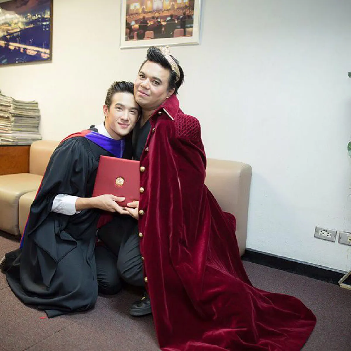 เจมส์ มาร์ โพสต์ซึ้งถึง เอ ศุภชัย หลังเข้ารับปริญญา