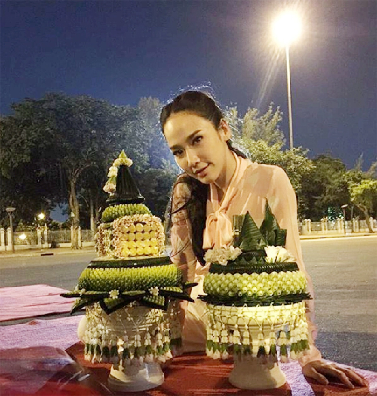 อั้ม ยกแก๊งเพื่อนไหว้ ร.5 ขอพรให้ ปอ หายป่วย