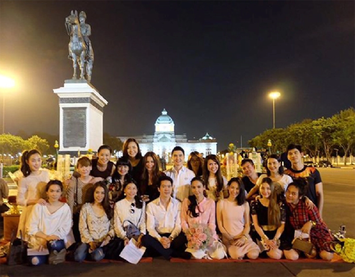 อั้ม ยกแก๊งเพื่อนไหว้ ร.5 ขอพรให้ ปอ หายป่วย