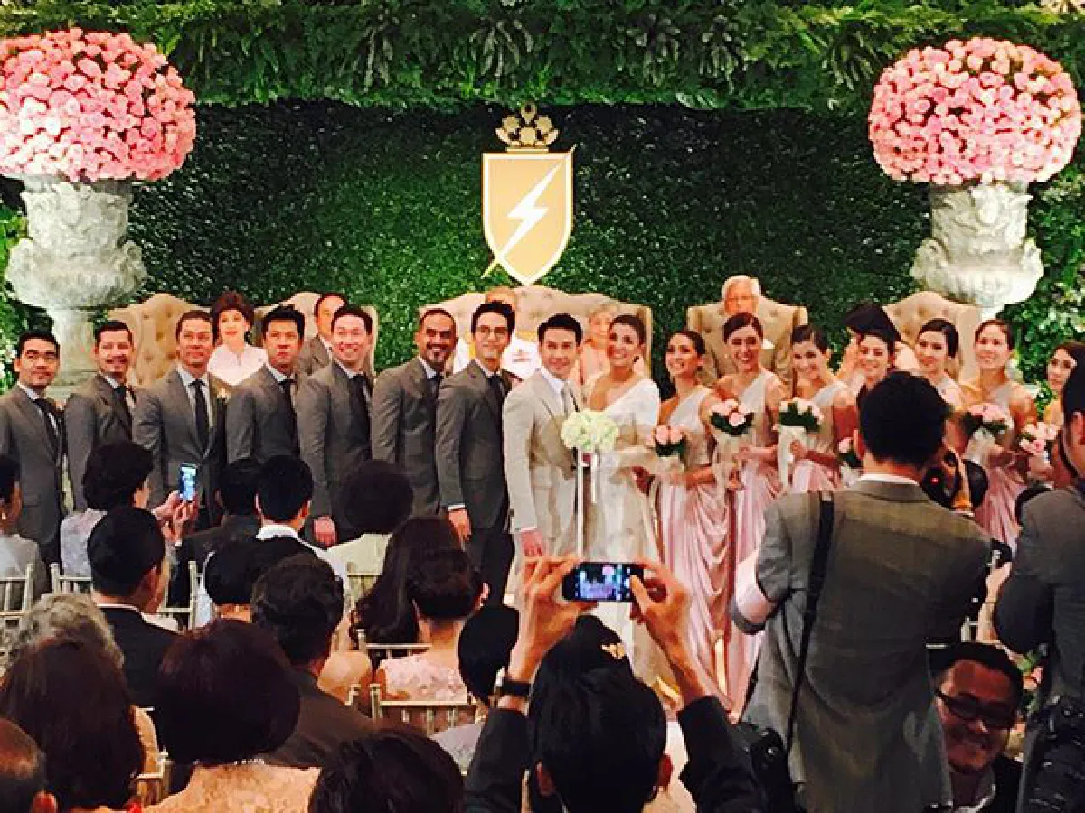 แต่งแล้ว!เอมมี่ ควง ไฮโซเจมส์ เข้าพิธีวิวาห์อลังการ