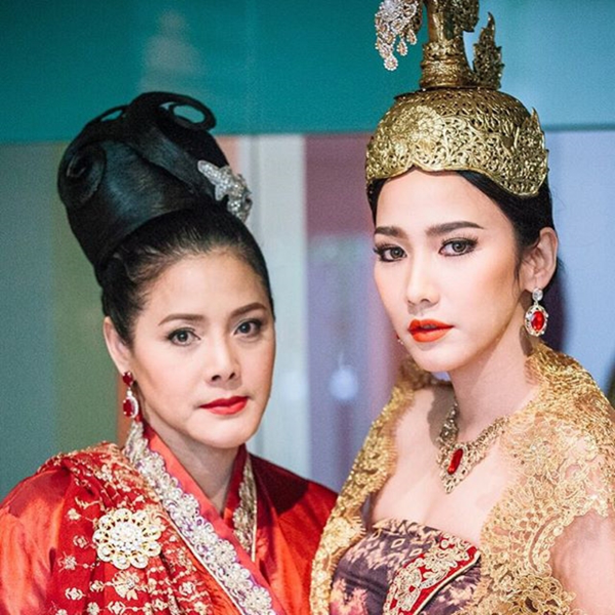 สวยทรงพลัง! อั้ม พัชราภา จัดเต็มบวงสรวงละคร"เพลิงพระนาง"
