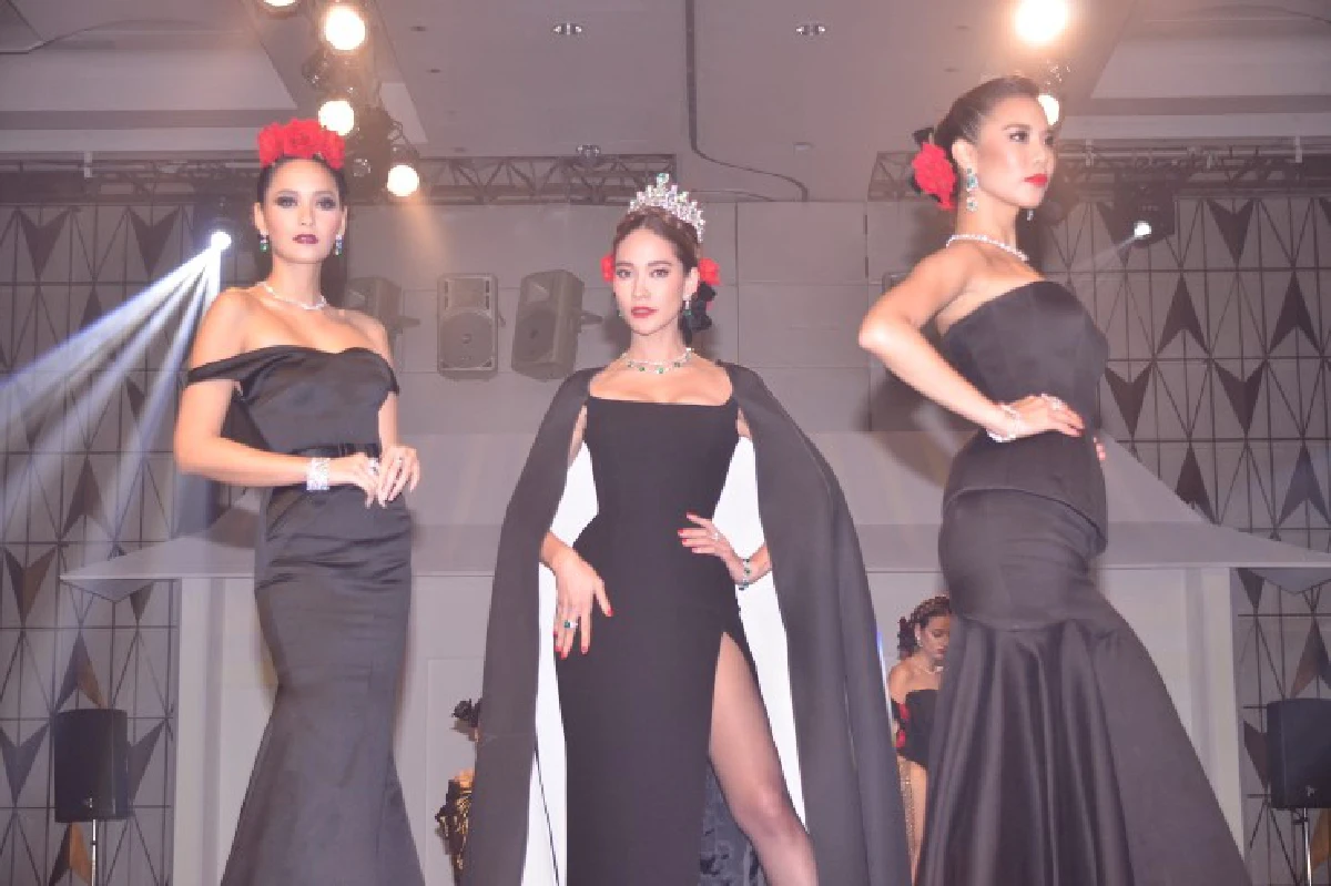 อินเนอร์นางพญา! คริส-บี-พลอย ประชันสวยบนเวทีแฟชั่นโชว์