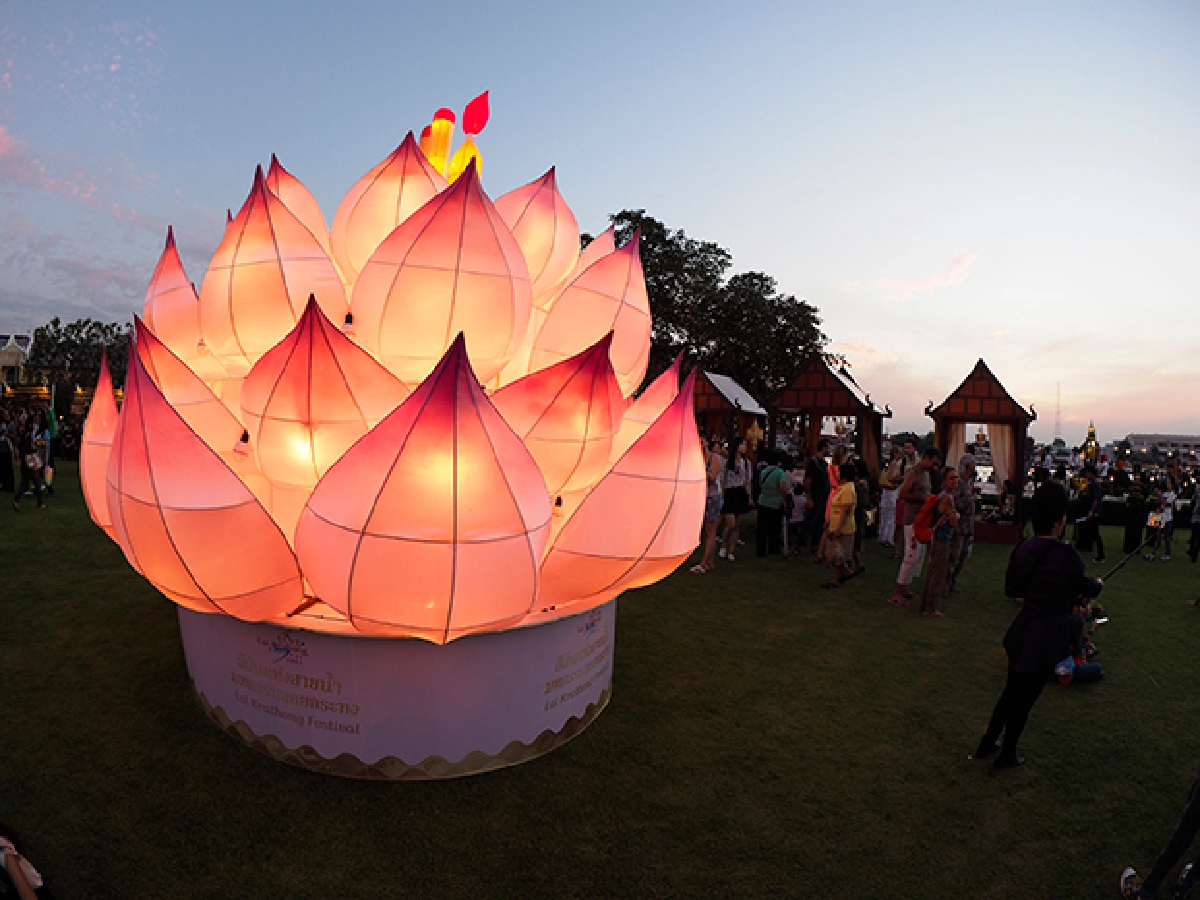 เรือประดับไฟฟ้าไอคอนสยาม ความงามวิจิตร บนสายน้ำเจ้าพระยา