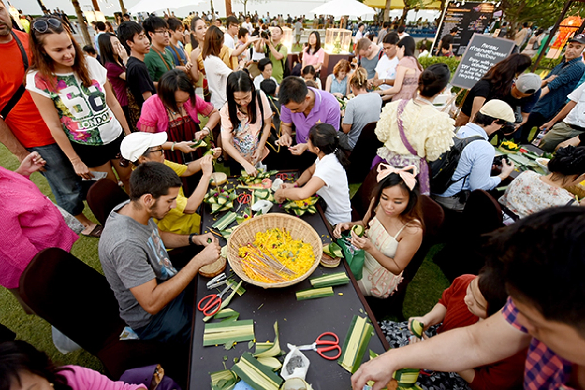 เรือประดับไฟฟ้าไอคอนสยาม ความงามวิจิตร บนสายน้ำเจ้าพระยา