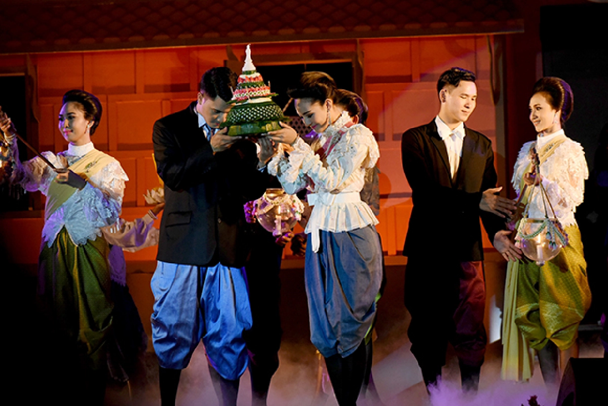 เรือประดับไฟฟ้าไอคอนสยาม ความงามวิจิตร บนสายน้ำเจ้าพระยา