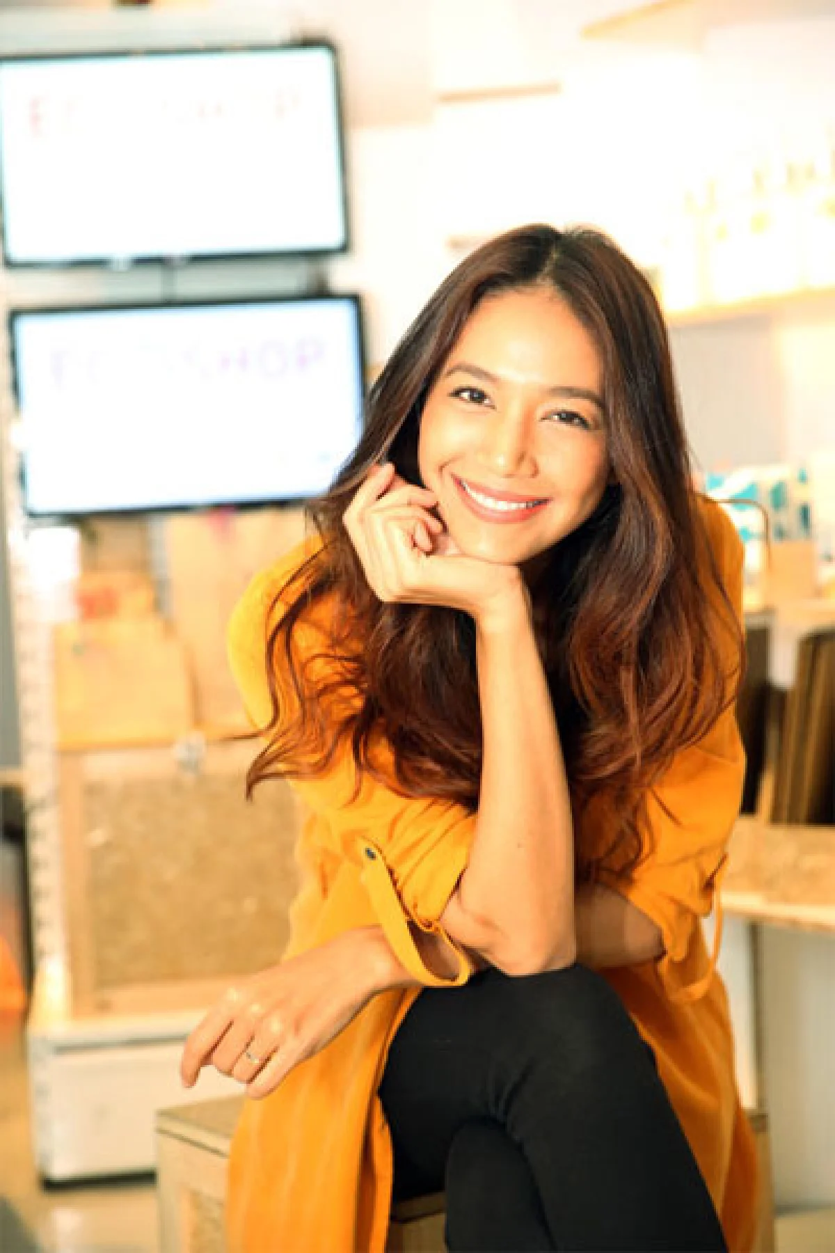 ผู้หญิงคนนี้ชื่อ  ศิรพันธ์ วัฒนจินดา