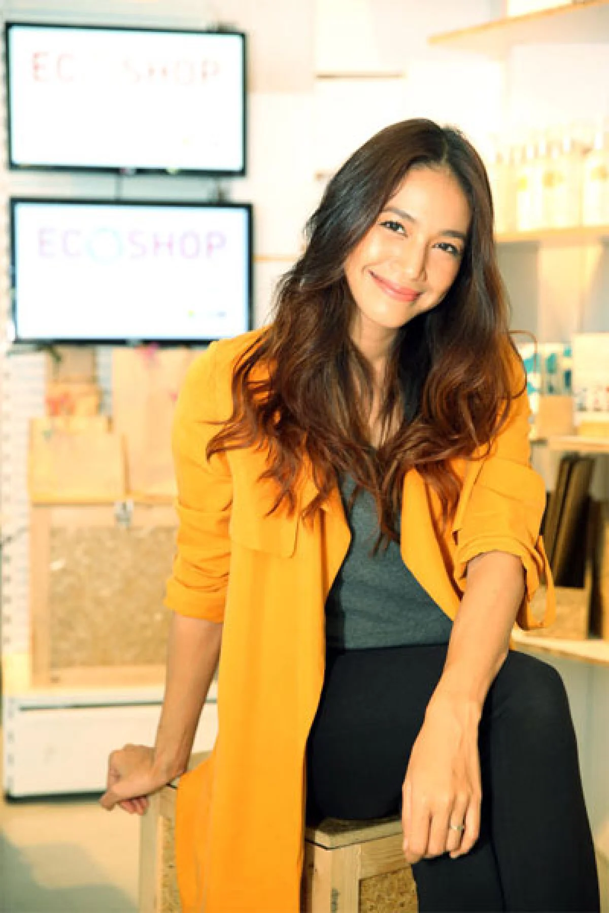 ผู้หญิงคนนี้ชื่อ  ศิรพันธ์ วัฒนจินดา