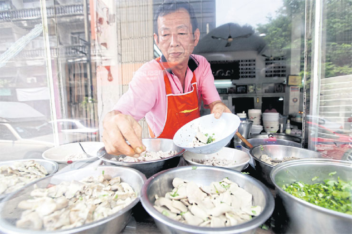 นายแกละ ก๋วยเตี๋ยวหมูใบตำลึง นายแกละ ก๋วยเตี๋ยวหมูใบตำลึง
