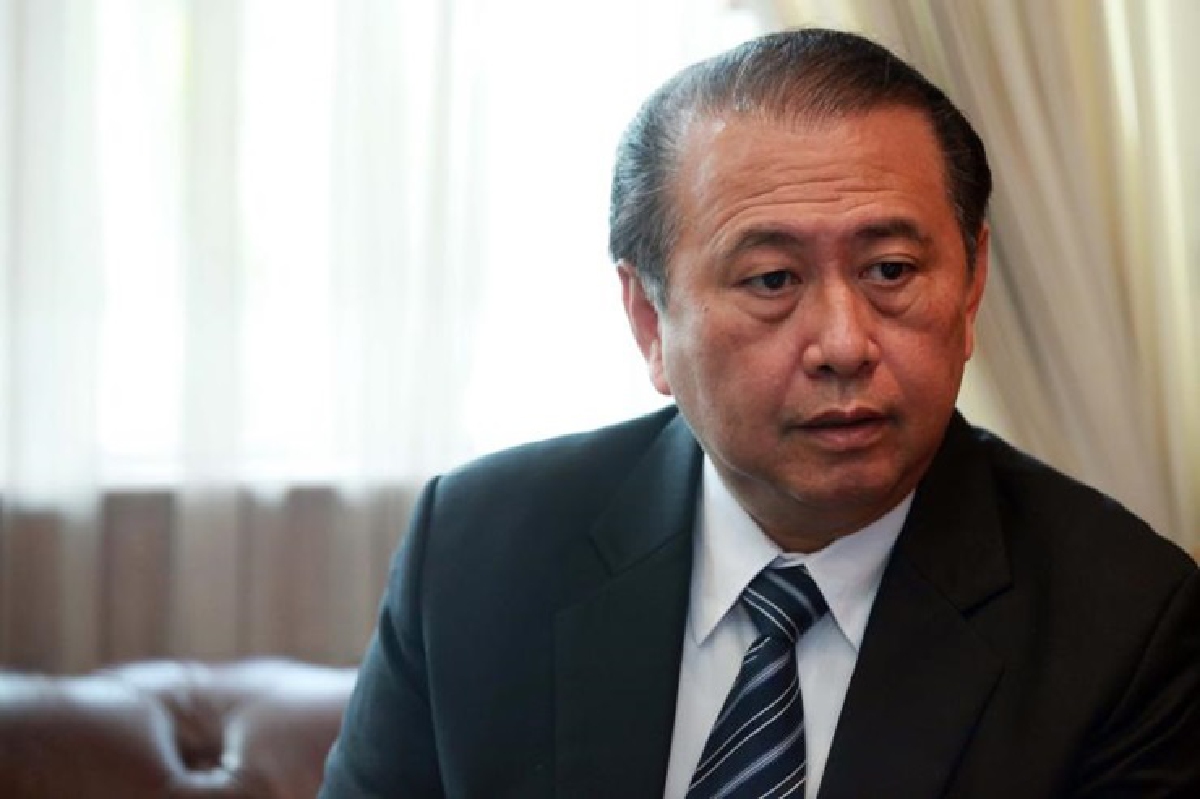 “เสรี” ชง กรธ. ตัดอภิปรายไม่ไว้วางใจ “เสรี” ชง กรธ. ตัดอภิปรายไม่ไว้วางใจ