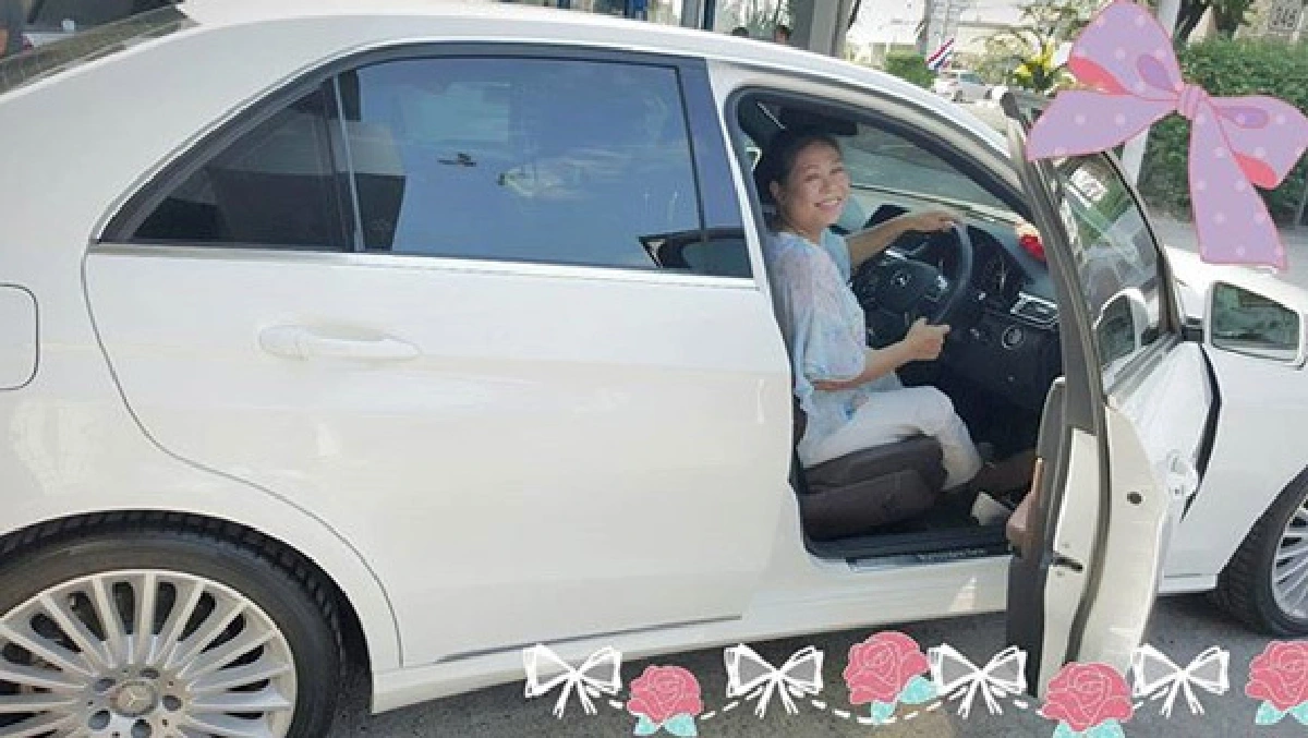 สวยและรวยมาก! ขวัญ อุษามณี ถอยรถหรูป้ายแดงให้แม่
