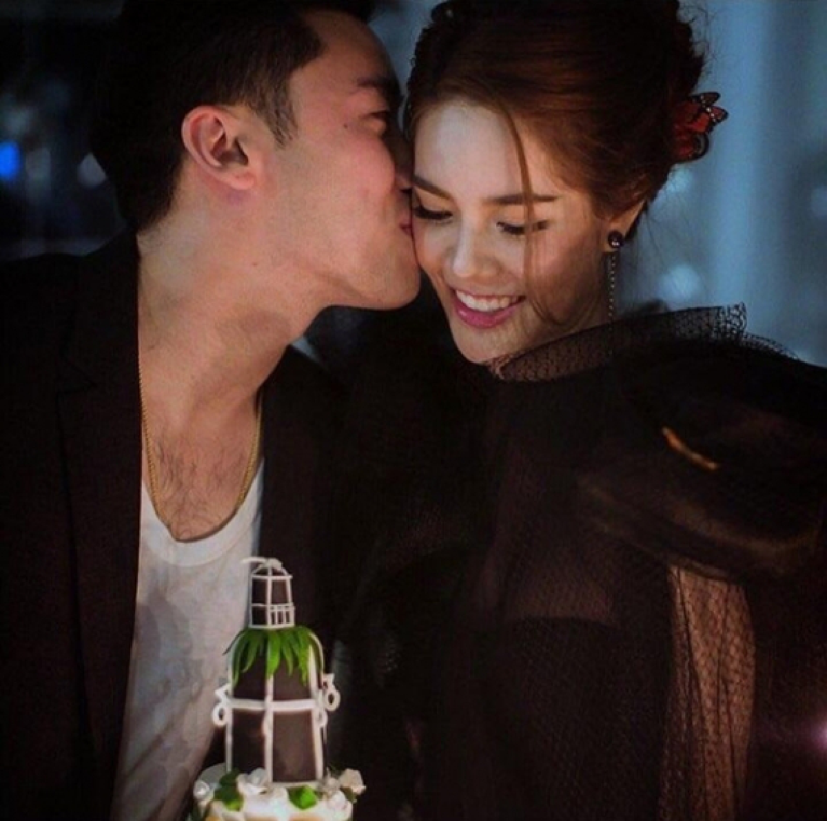 หวานจัดหนัก! ไฮโซขุนพล จุ๊บแก้ม เกรซ กลางงานวันเกิด