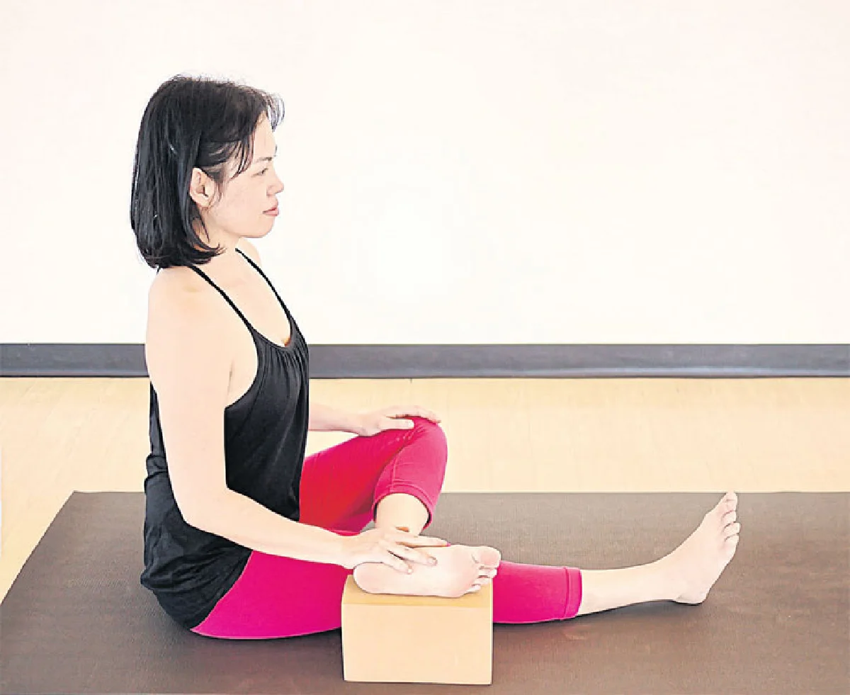 ท่า Square Hip โดยใช้ Yoga Block (ตอนที่ 1/4)