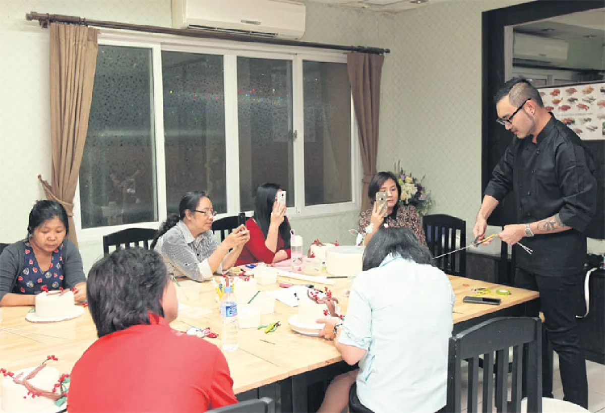 เรียนปั้นน้ำตาล ของหวานแต่งหน้าเค้ก